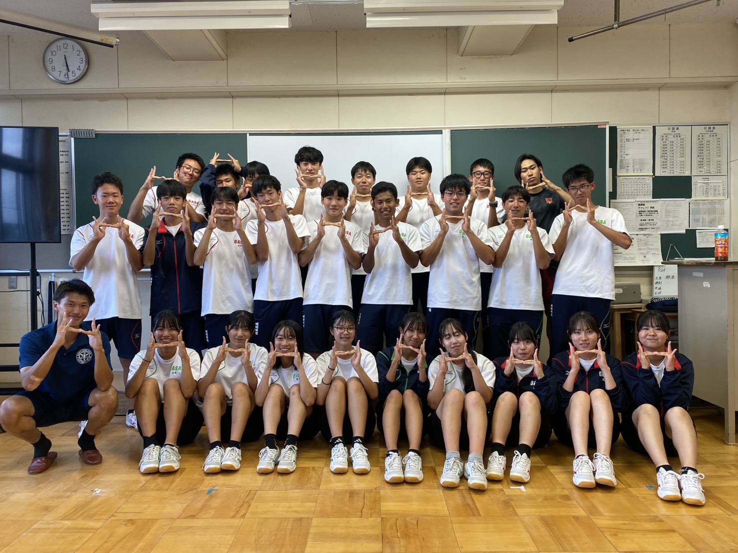 大麻高校陸上部との集合写真
